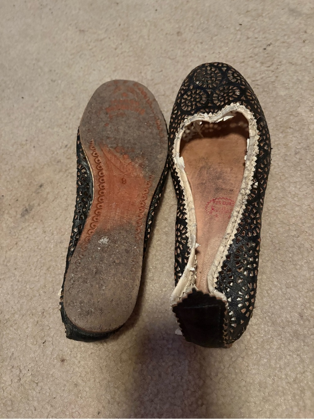 Fair condition Women's Black Laser-Cut Ballet Flats
